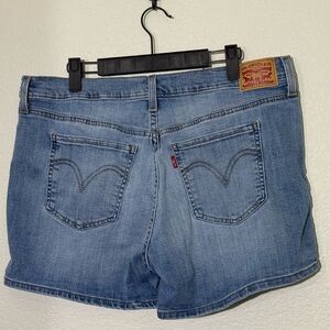 Levi's Women's Light Blue Jean Shorts, Mid Length, High Rise, size 32